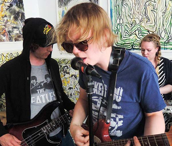 Pelkkä Väliviiva, Merries | concert